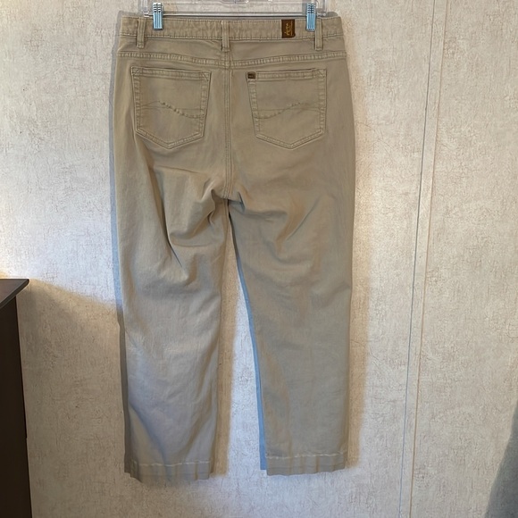 Aura by wrangler cotton khaki jeans 5 pocket size 12 regular. Regular rise. - Picture 2 of 13